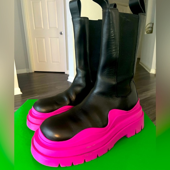 Bottega Veneta Shoes - Bottega Venetia Black and pink tire boot military calf size 8